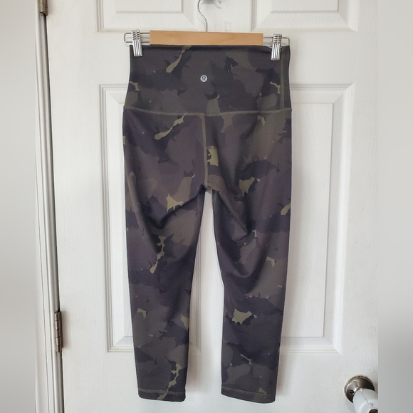 lululemon athletica Pants - Lululemon 🍋 Cropped Leggings Camouflage Size 4